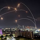 El sistema antimisiles Cúpula de Hierro de Israel intercepta cohetes lanzados desde la Franja de Gaza.