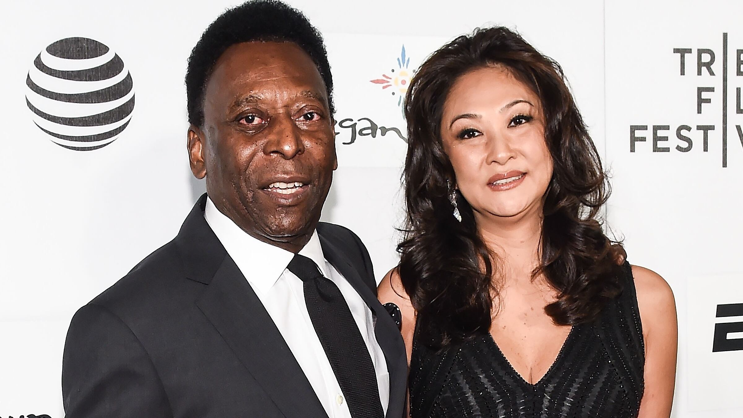 Pelé y su esposa Marcia Aoki.