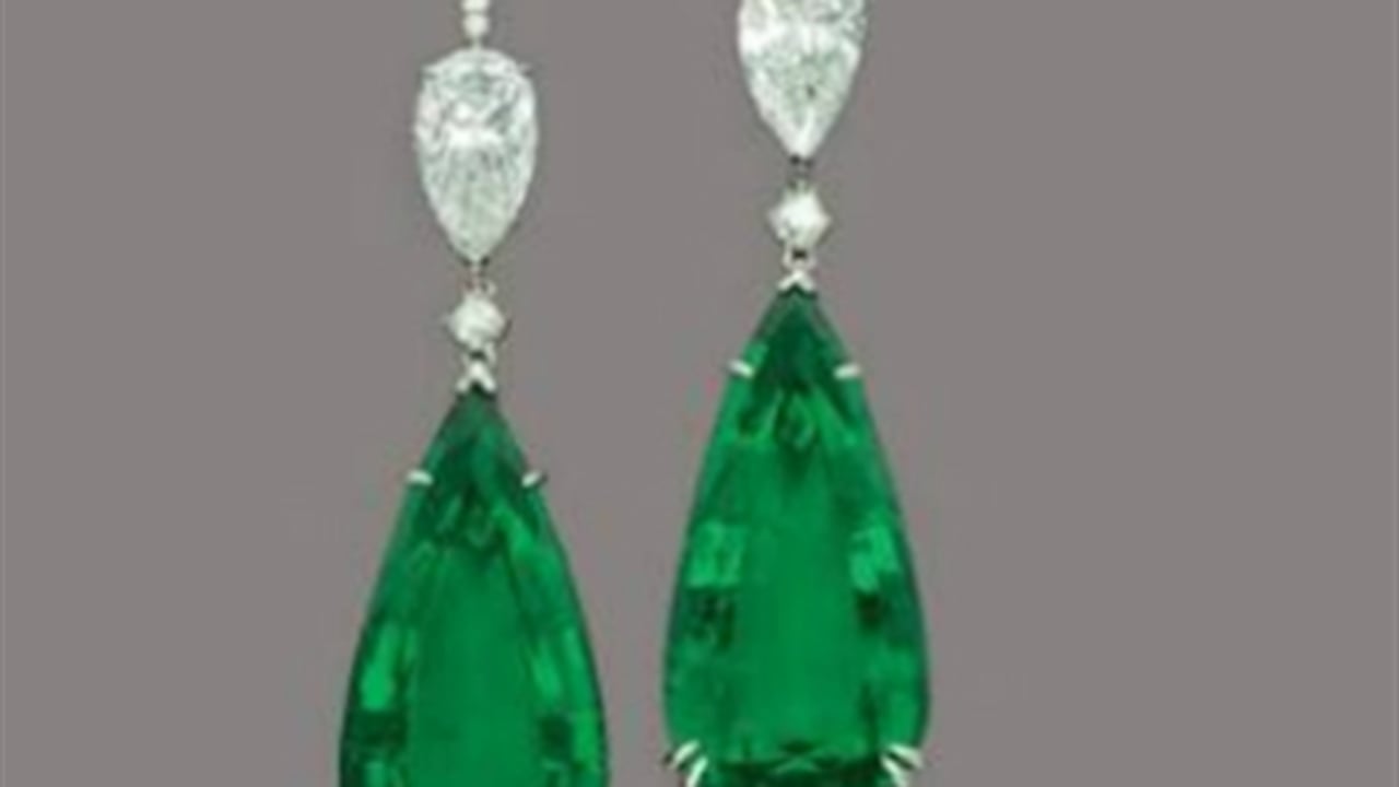 Un par de aretes de esmeraldas de 47,21 quilates