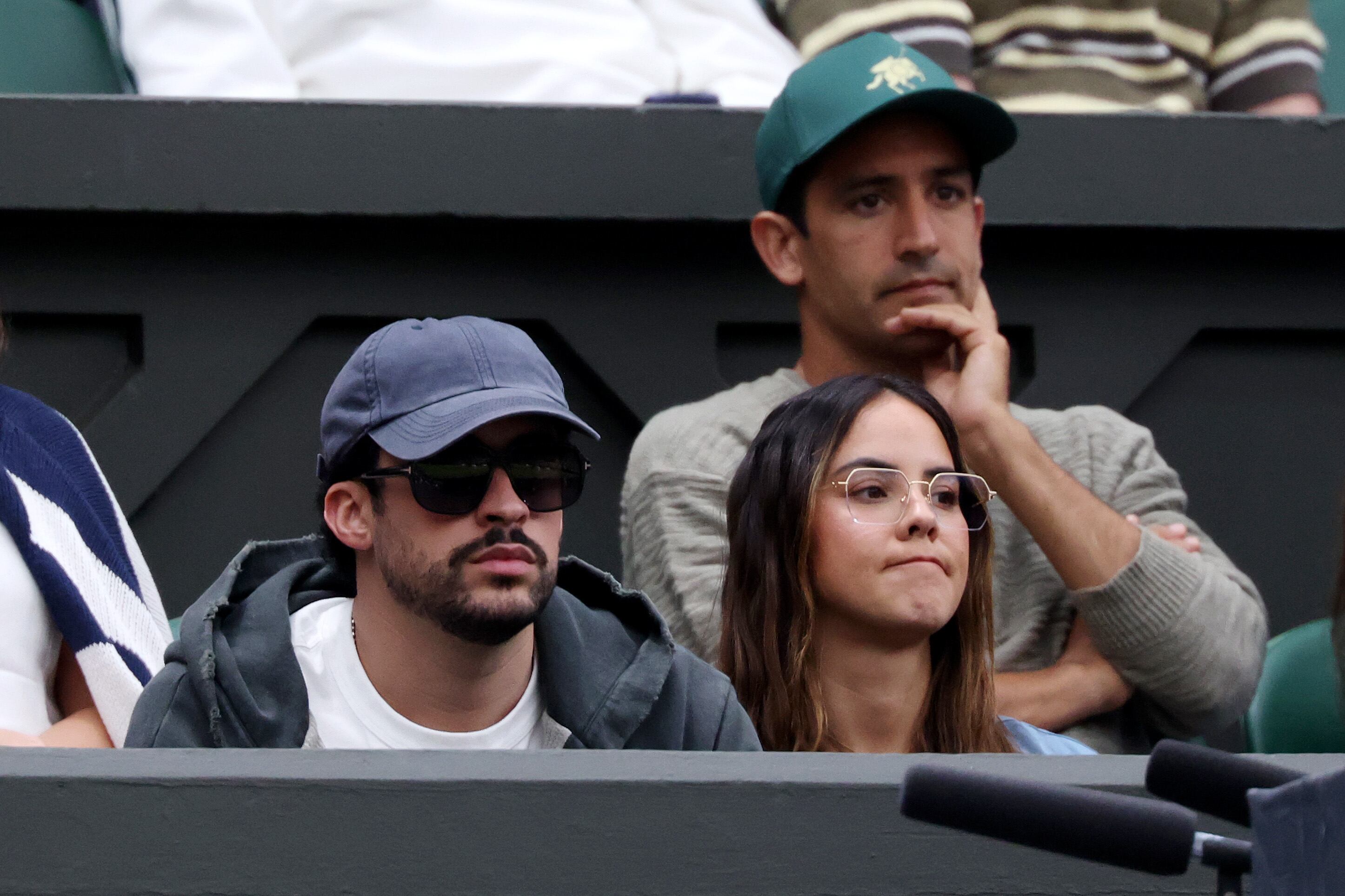 Bad Bunny en el set de Novak Djokovic's y Yibing Wu.