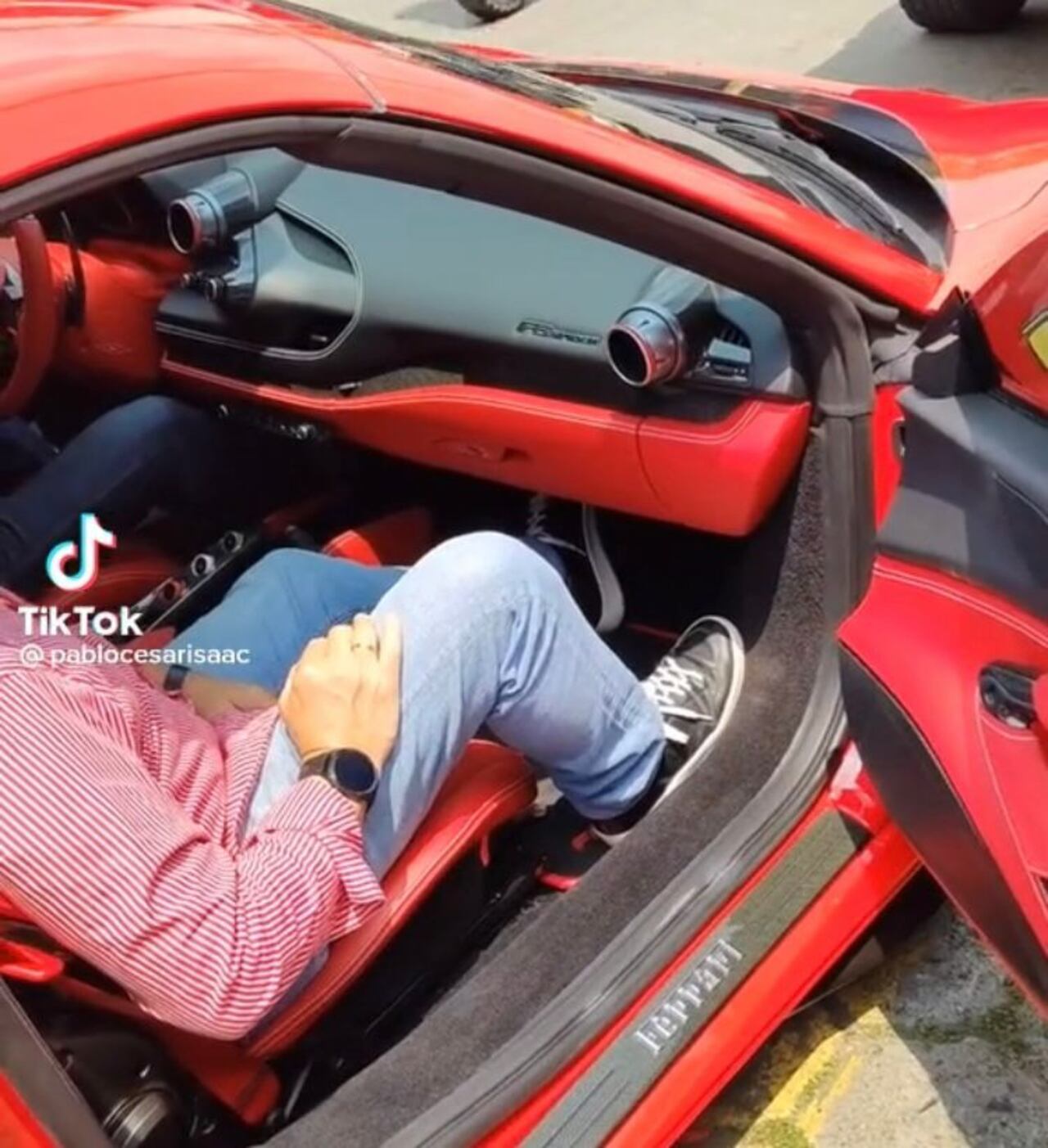 Parte interna del Ferrari visto en Cali.