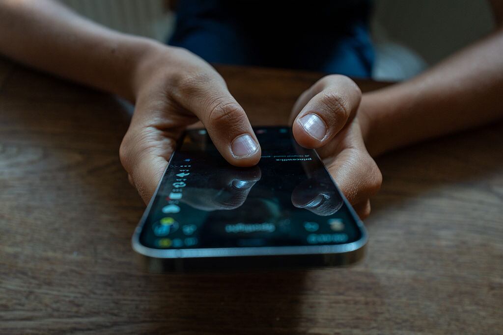 WhatsApp ofrece opciones para seleccionar qué tipos de archivos se quieren eliminar de un chat.