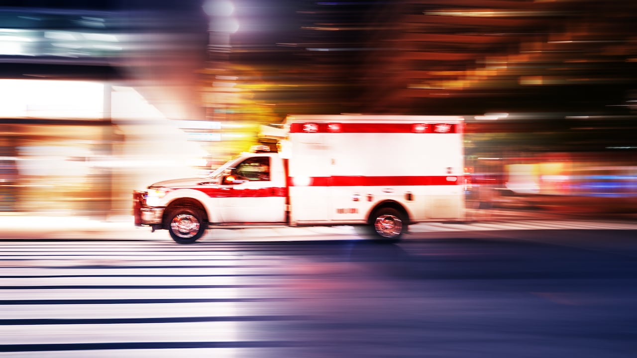 Las ambulancias deben respetar ciertos lineamientos y sus conductores deben contar con certificaciones adicionales para poder operarlas.