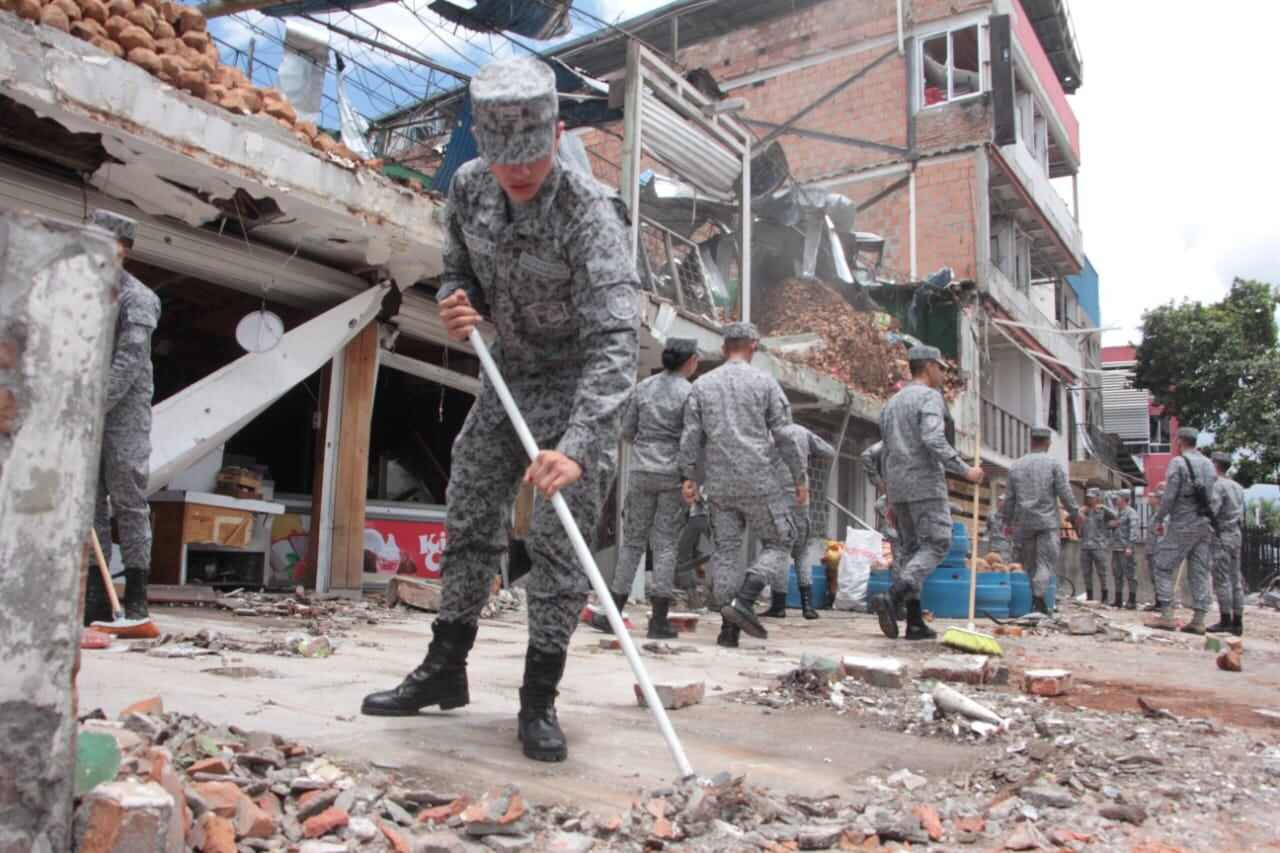 Continúa la recuperación de la malla vial en el barrio La Base, tras el atentado del 21 de agosto.