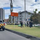 Al fondo, el joven asesinado.