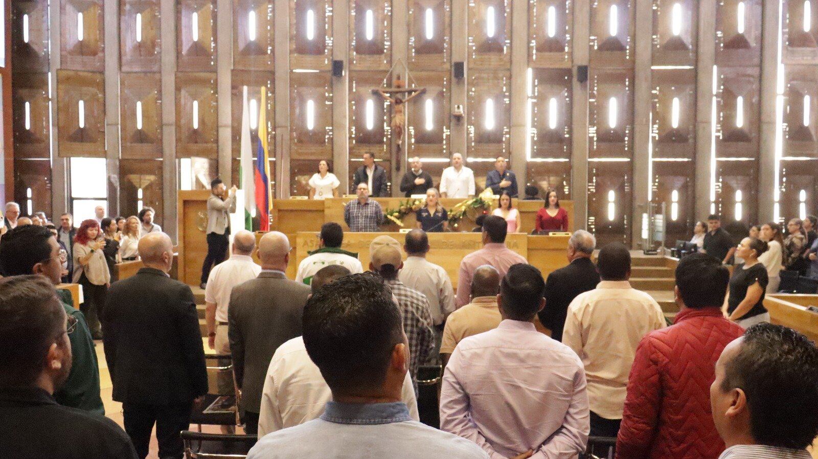 Asamblea de Antioquia en debate sobre impuesto de seguridad.