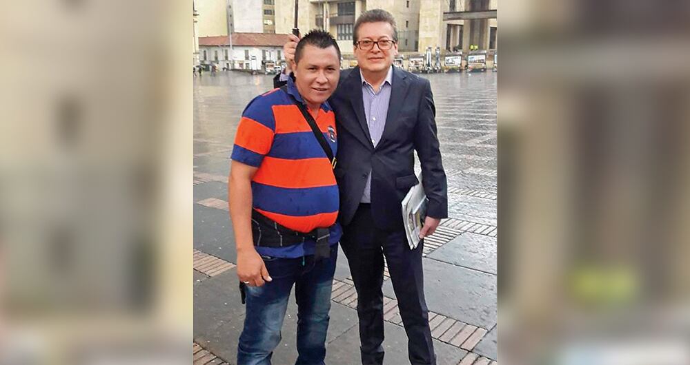 Este joven estudiante de derecho dice que lo importante es que no les vaya a pasar nada malo por hacer todas estas denuncias públicas.