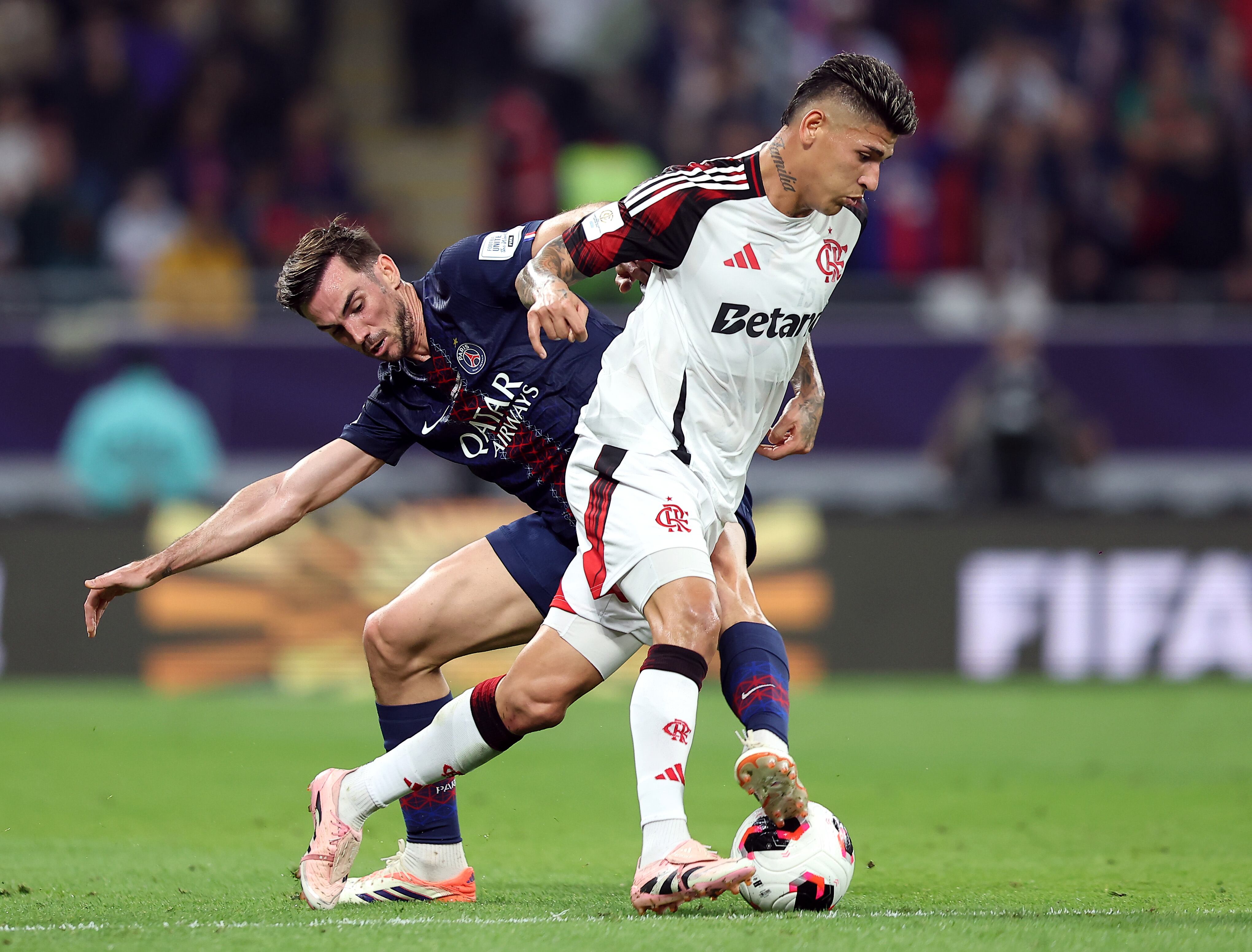 Jorge Carrascal midiéndose al poderoso PSG en la final de la FIFA Intercontinental Cup 2025