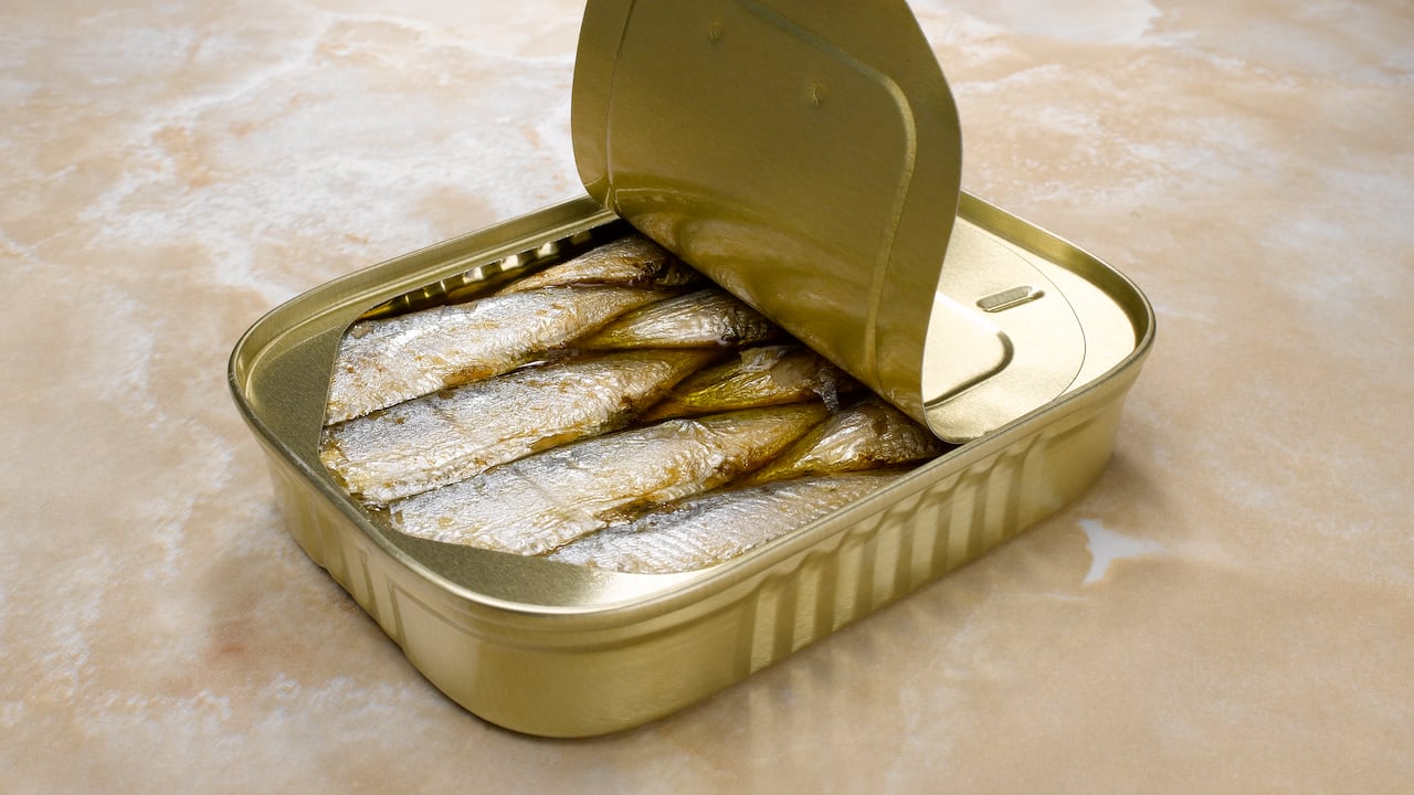 Una mujer murió en Francia de botulismo tras comer sardinas en conserva en un restaurante