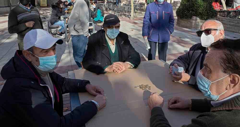 Entretanto, Italia anunció que los pasajeros provenientes del Reino Unido deberán observar una breve cuarentena, mientras que los de otros países podrán ingresar libremente con el “Pasaporte Covid”, con el fin de acelerar el turismo.