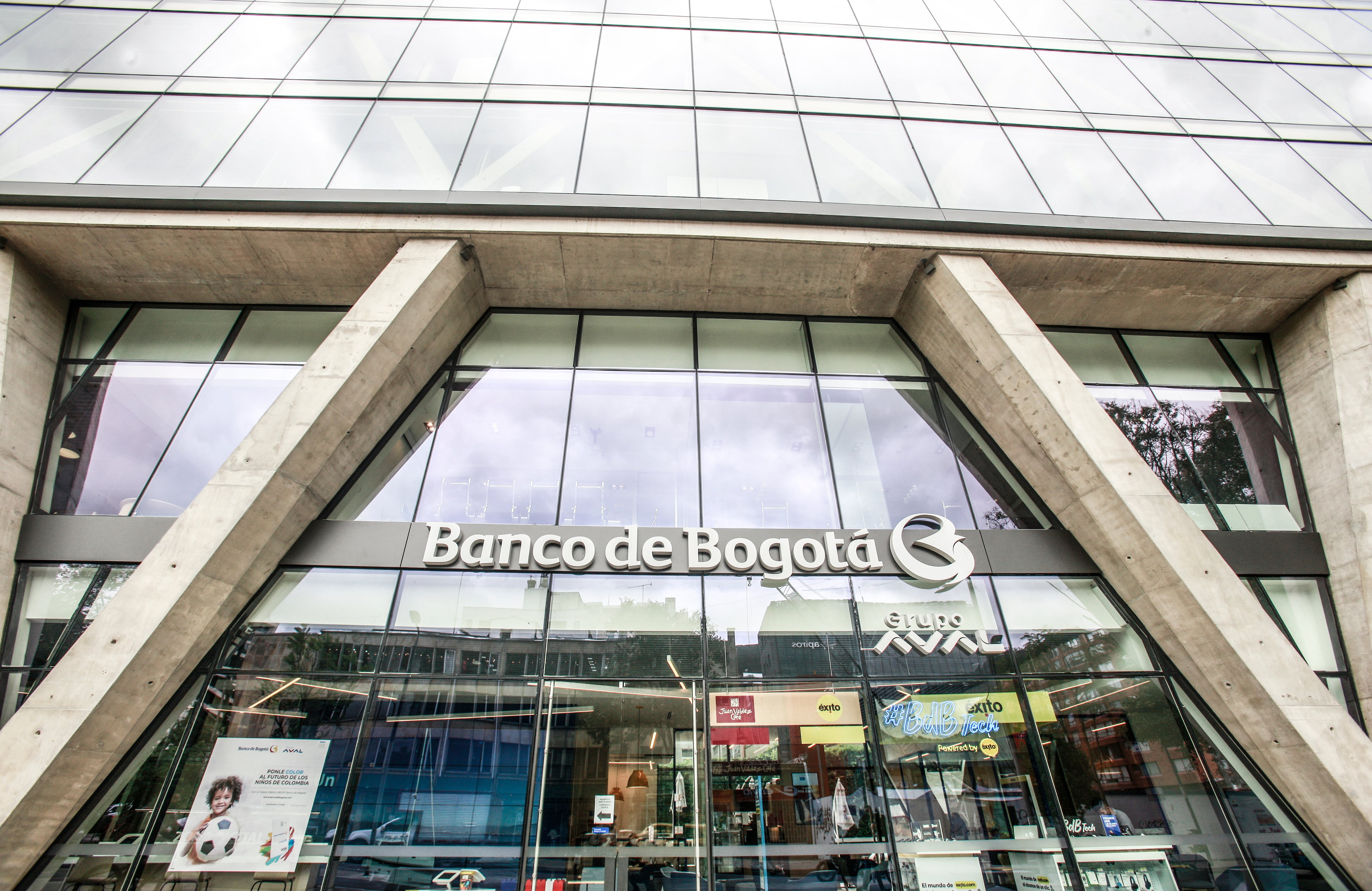 Fachada Banco de Bogota Carrera 11 Calle 82