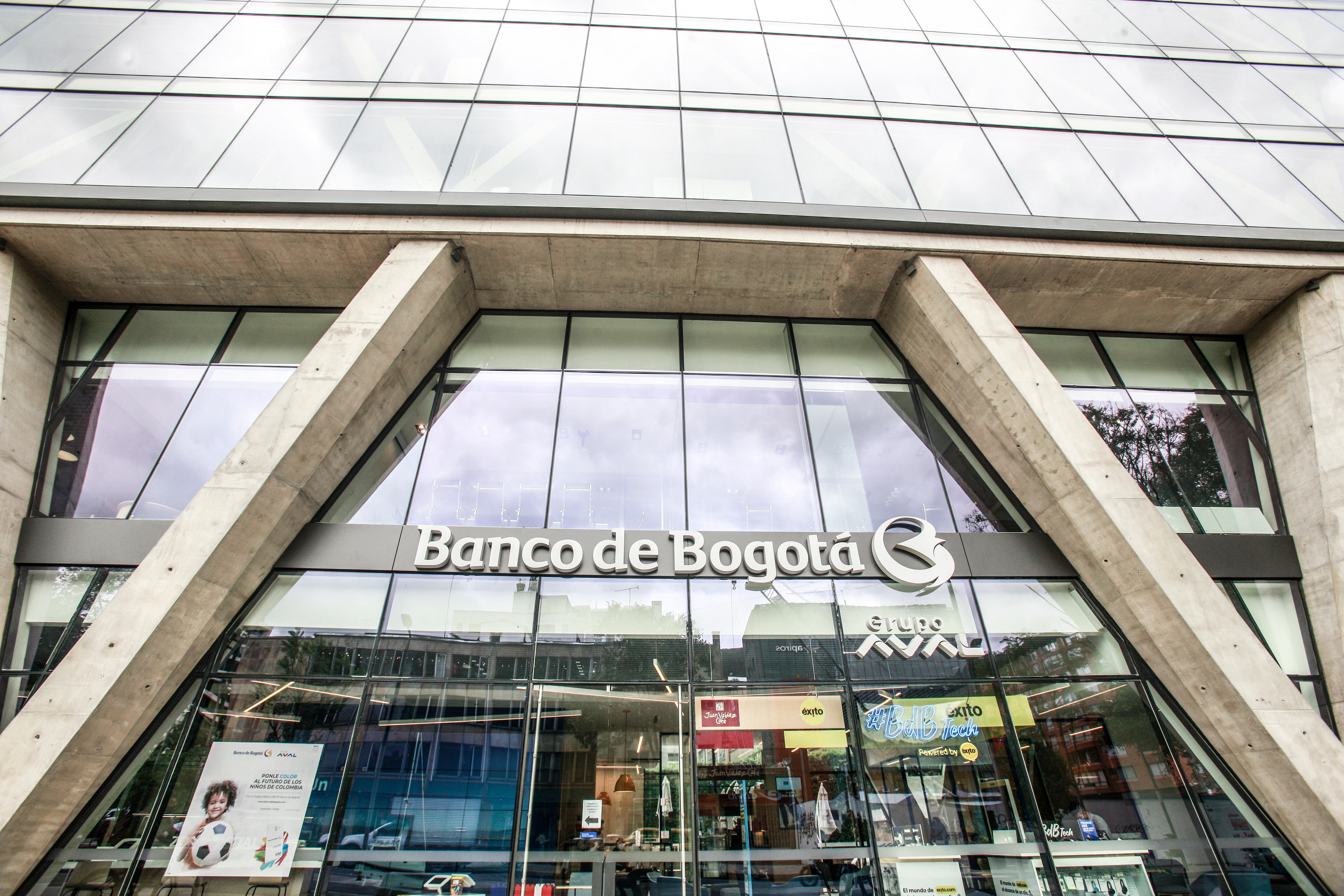 Fachada Banco de Bogota Carrera 11 Calle 82