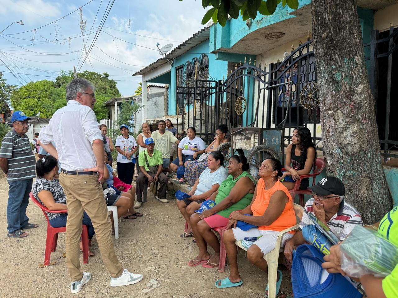 Para Mauricio Cárdenas, antes de empezar a sembrar y construir hacia el futuro, "es fundamental poner la casa en orden en tres temas clave: salud, seguridad y economía".