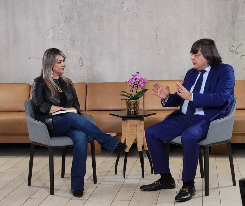 Vicky Dávila, directora de SEMANA, y Jaime Bayly