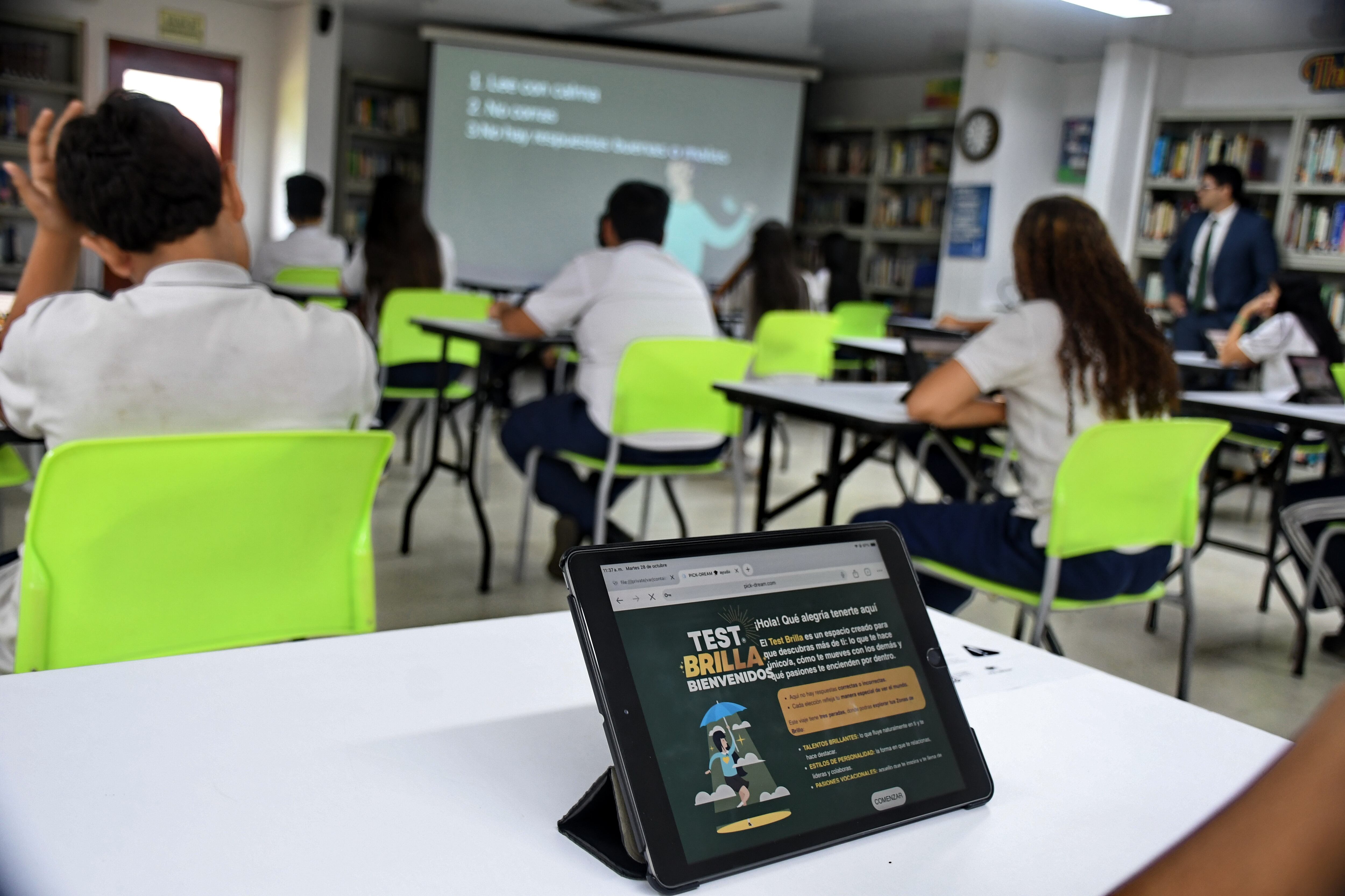 Cali: Lanzamiento del programa  " Tu tarea es  Brillar", del Colegio Colombo Británico: Foto José L Guzmán. EL País