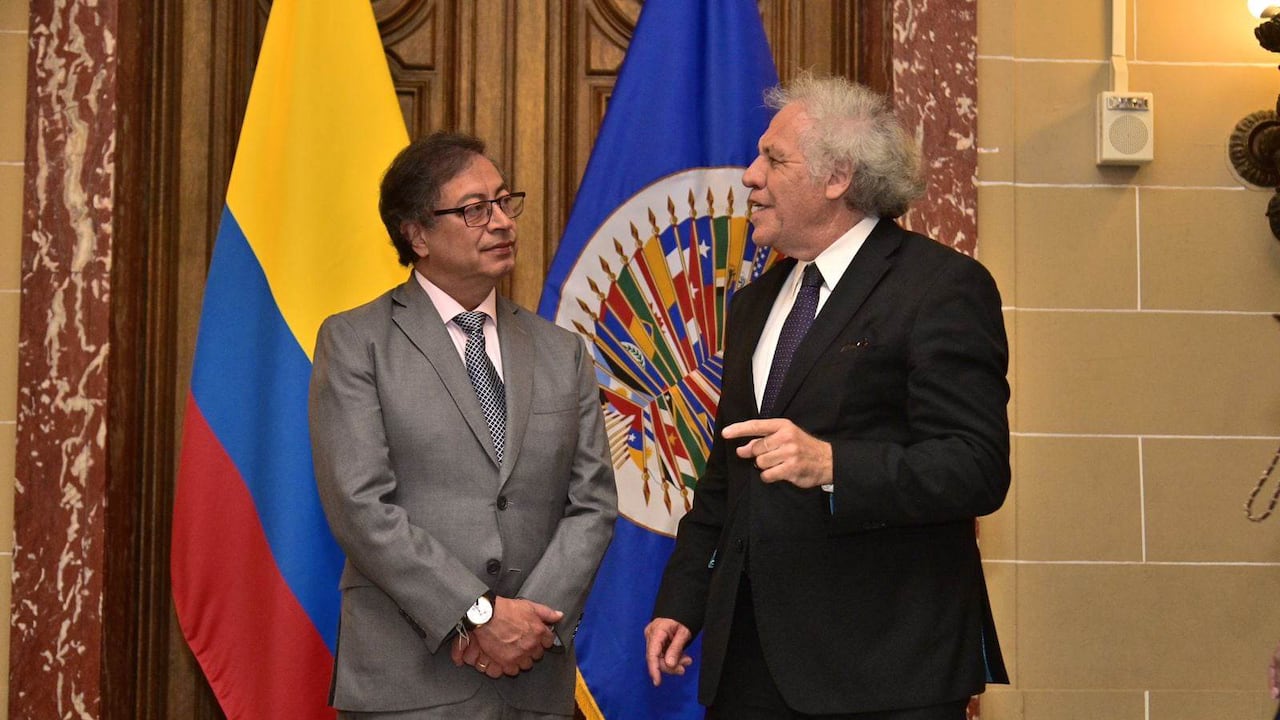 El presidente Gustavo Petro con el secretario general de la OEA, Luis Almagro.