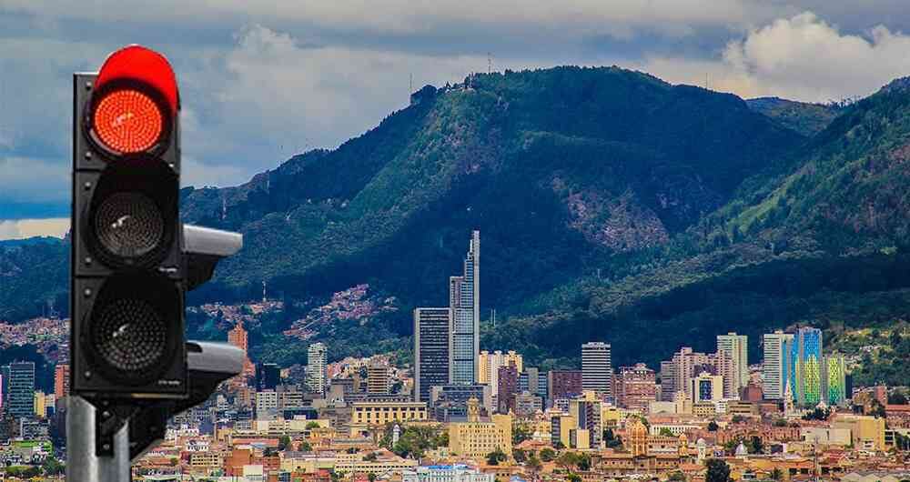 Hacer caso omiso a los semáforos es una de las infracciones más frecuentes en la capital. 