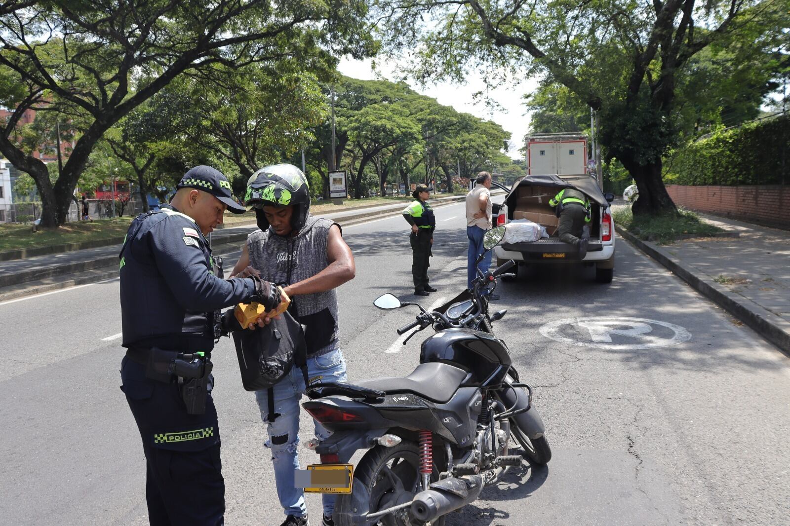 En diferentes puntos de Cali, la Policía ha intensificado los controles para reducir los hechos delictivos.
