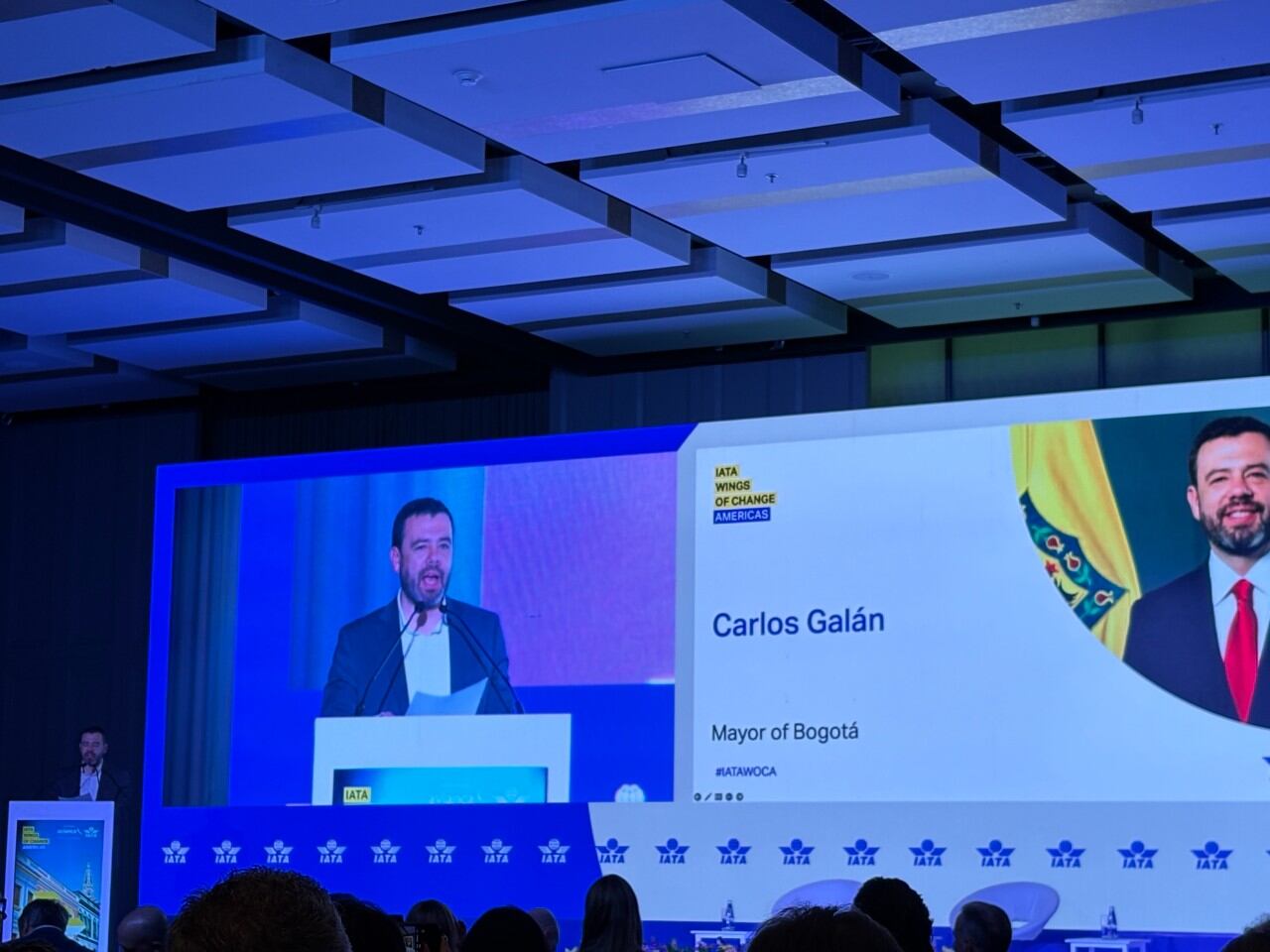 El alcalde de Bogotá Carlos Fernando Galán presente en la cumbre Wings Of Change.