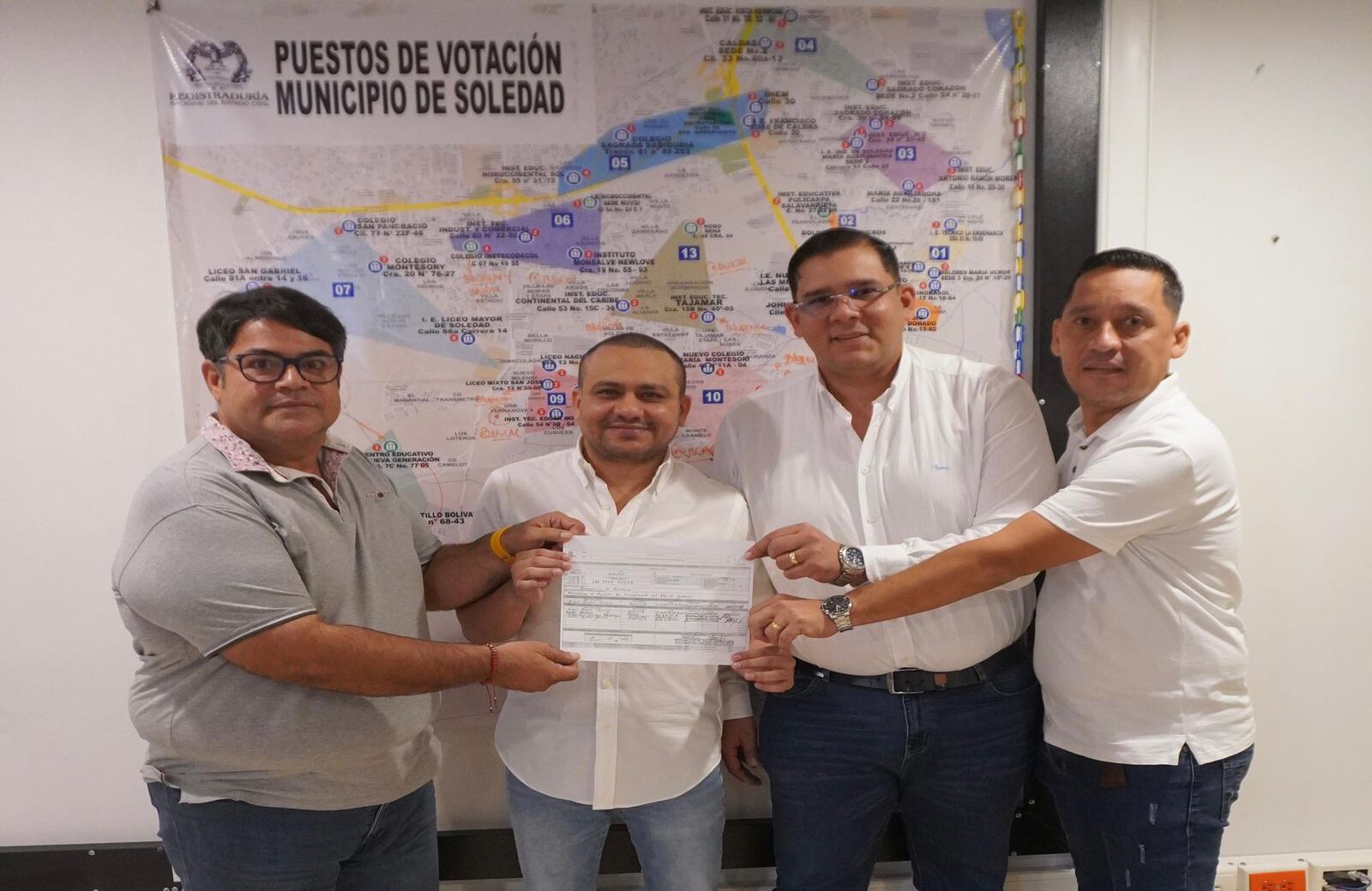 Integrantes del comité Van Para Fuera.