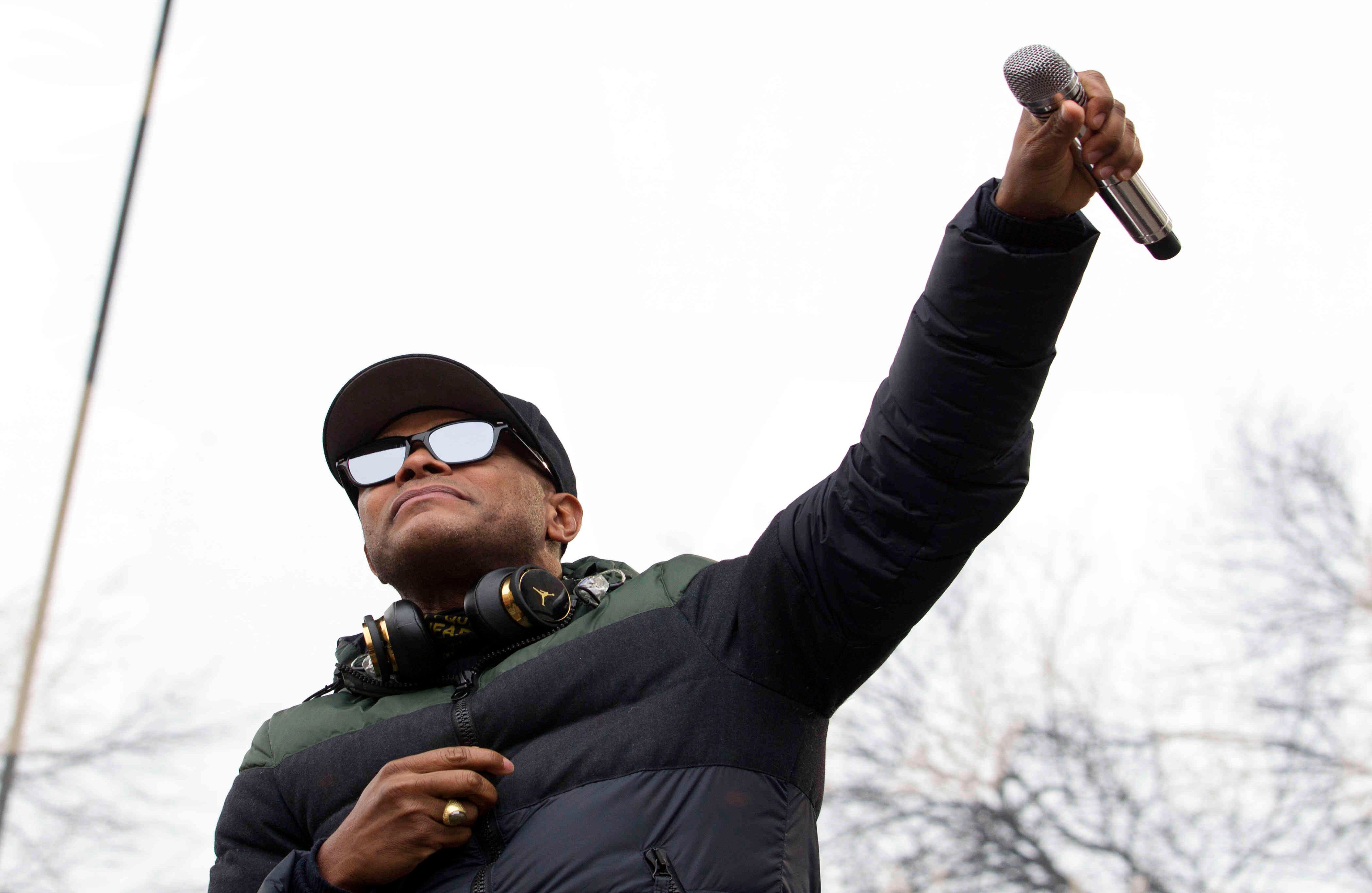 El cantante Maxwell en protestas de Washington (Foto AP  José Luis Magaña)
