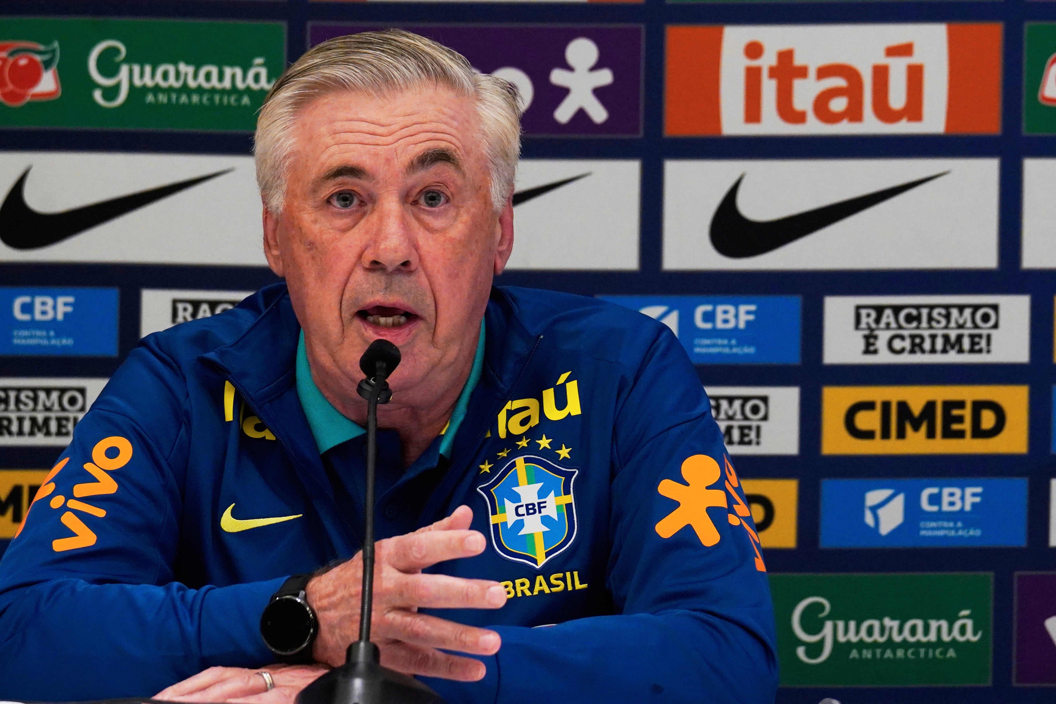 El italiano Carlo Ancelotti, técnico de la selección de Brasil, ofrece una conferencia de prensa el miércoles 4 de junio de 2025, en Guayaquil, Ecuador (AP Foto/César Muñoz)