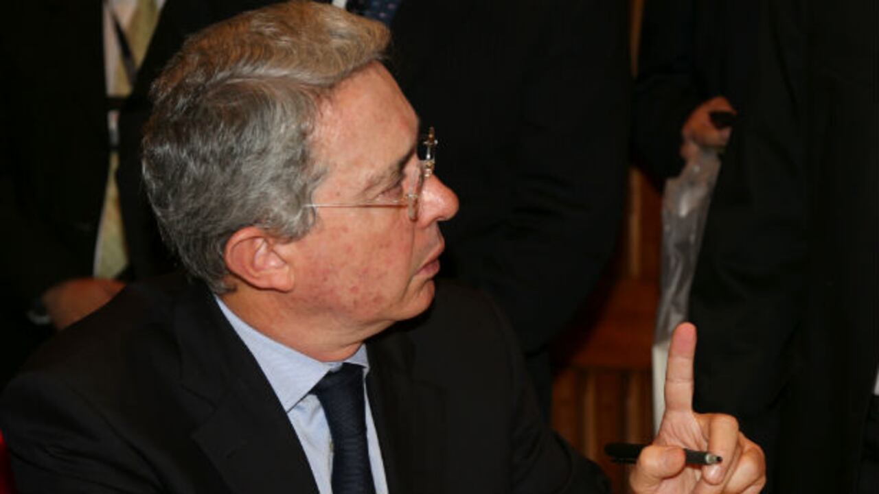 . "Lo tienen condenado a desaparecer porque, una vez concluya el próximo proceso electoral, lo volverán un partido desechable", dijo Uribe.