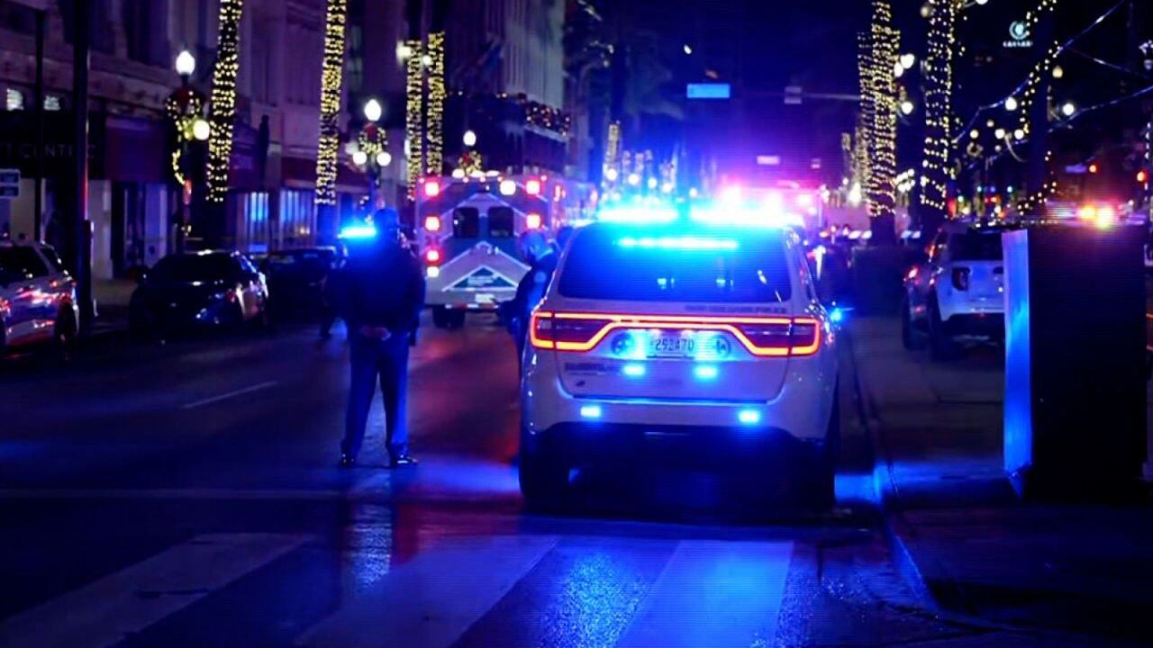 Una camioneta atropelló una multitud de personas en la calle Bourbon, de Nueva Orleans, Estados Unidos.