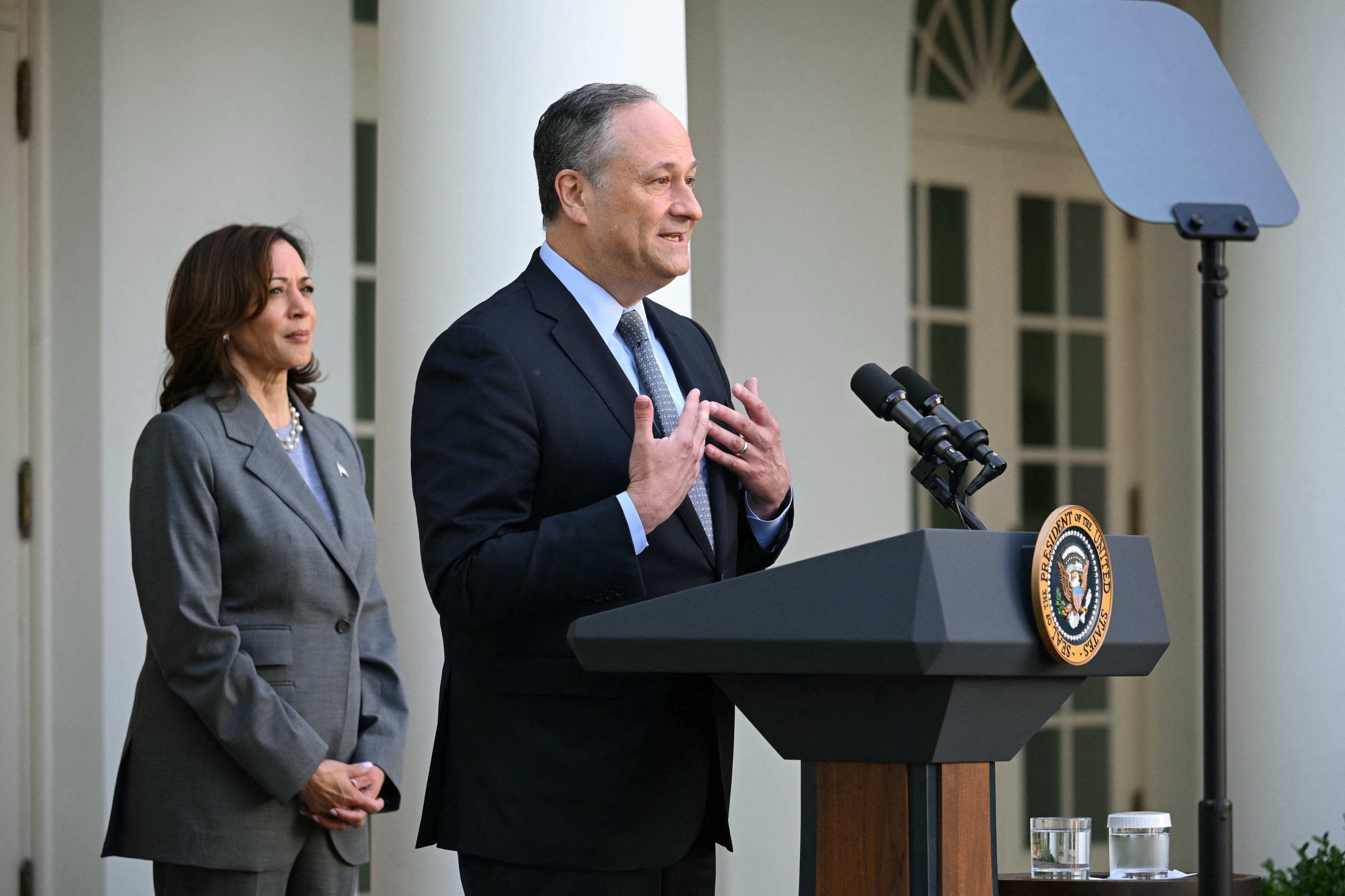 Escándalo en campaña presidencial de EE.UU.: Esposo de Kamala Harris, Doug Emhoff, admitió que fue infiel con niñera y hubo embarazo