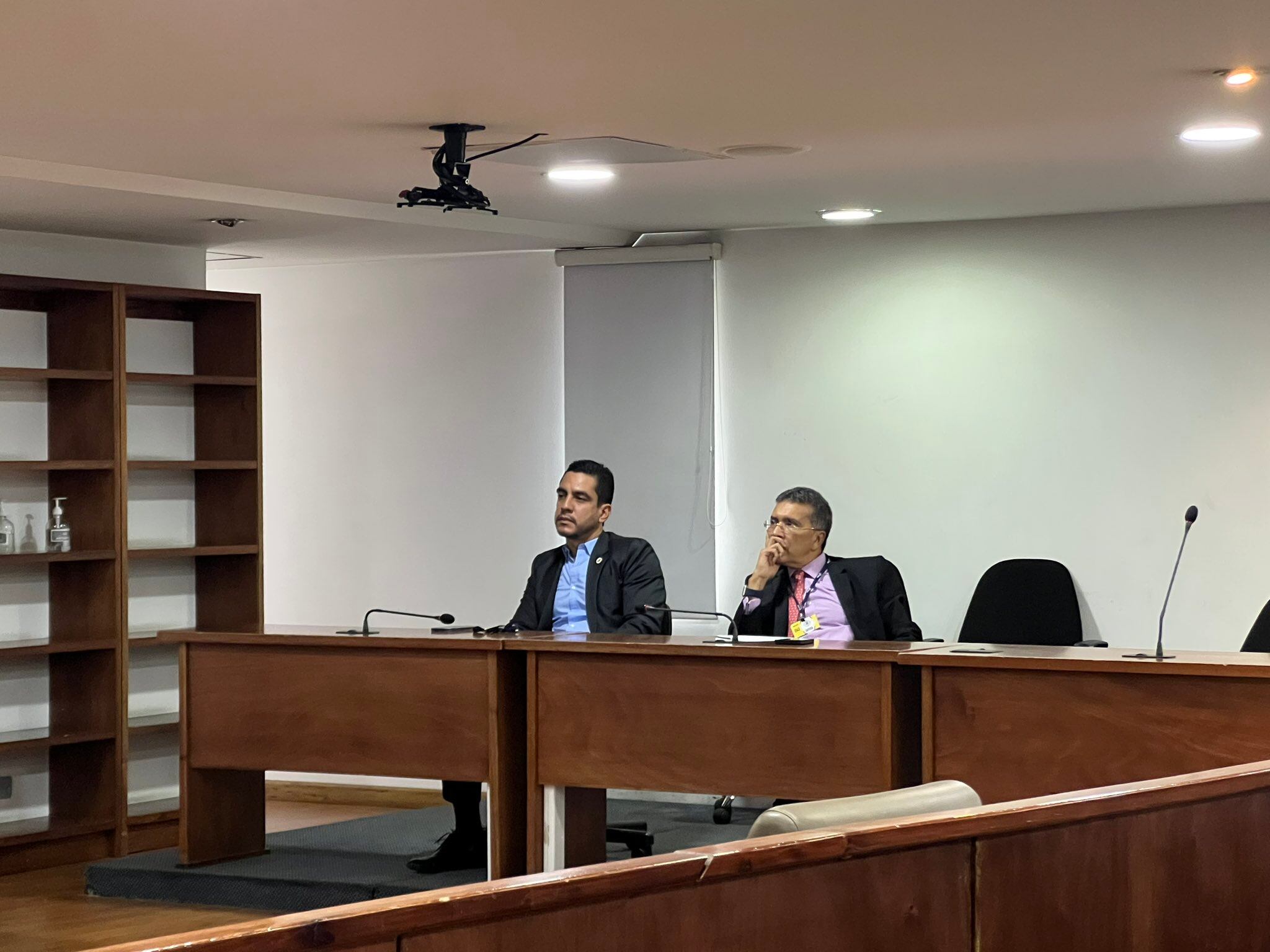 El senador Álex Flórez en audiencia.