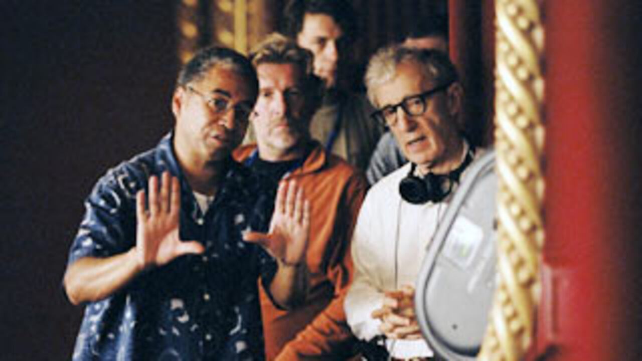 Woody Allen le da todo el crédito del éxito de su drama británico a que “llovió cada vez que necesitaba que lloviera”, ha dicho