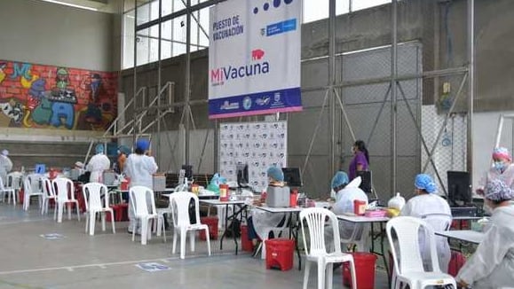 Megacentro de vacunación en Cali