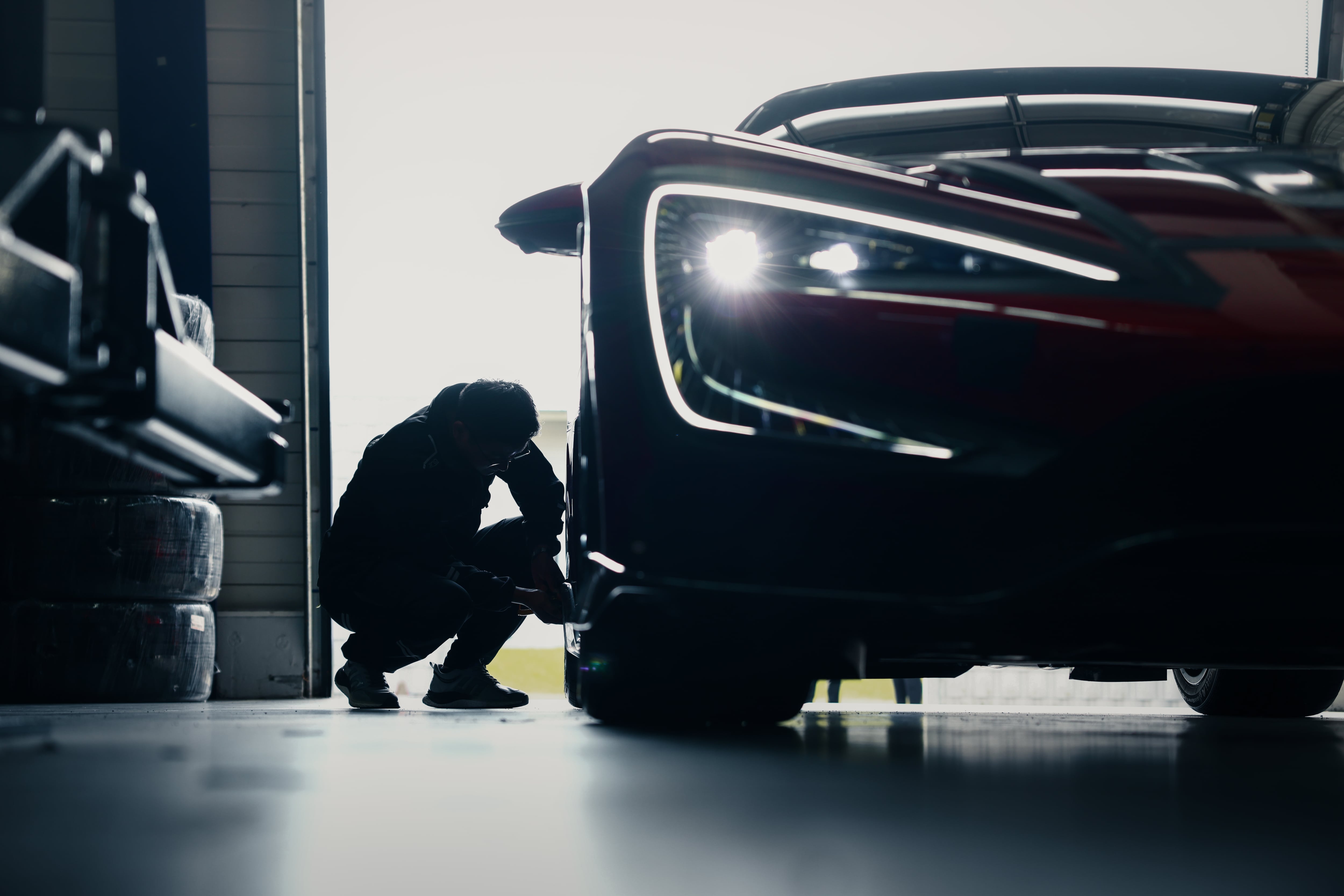 El piloto Marc Basseng condujo el hiperdeportivo en la pista de pruebas de Papenburg.