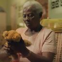 Muchos han comentado cómo este comercial no solo logró tocar las fibras, hasta el punto de que algunos lloraron con el osito y el soldado. Foto: Inter Rapidísimo.