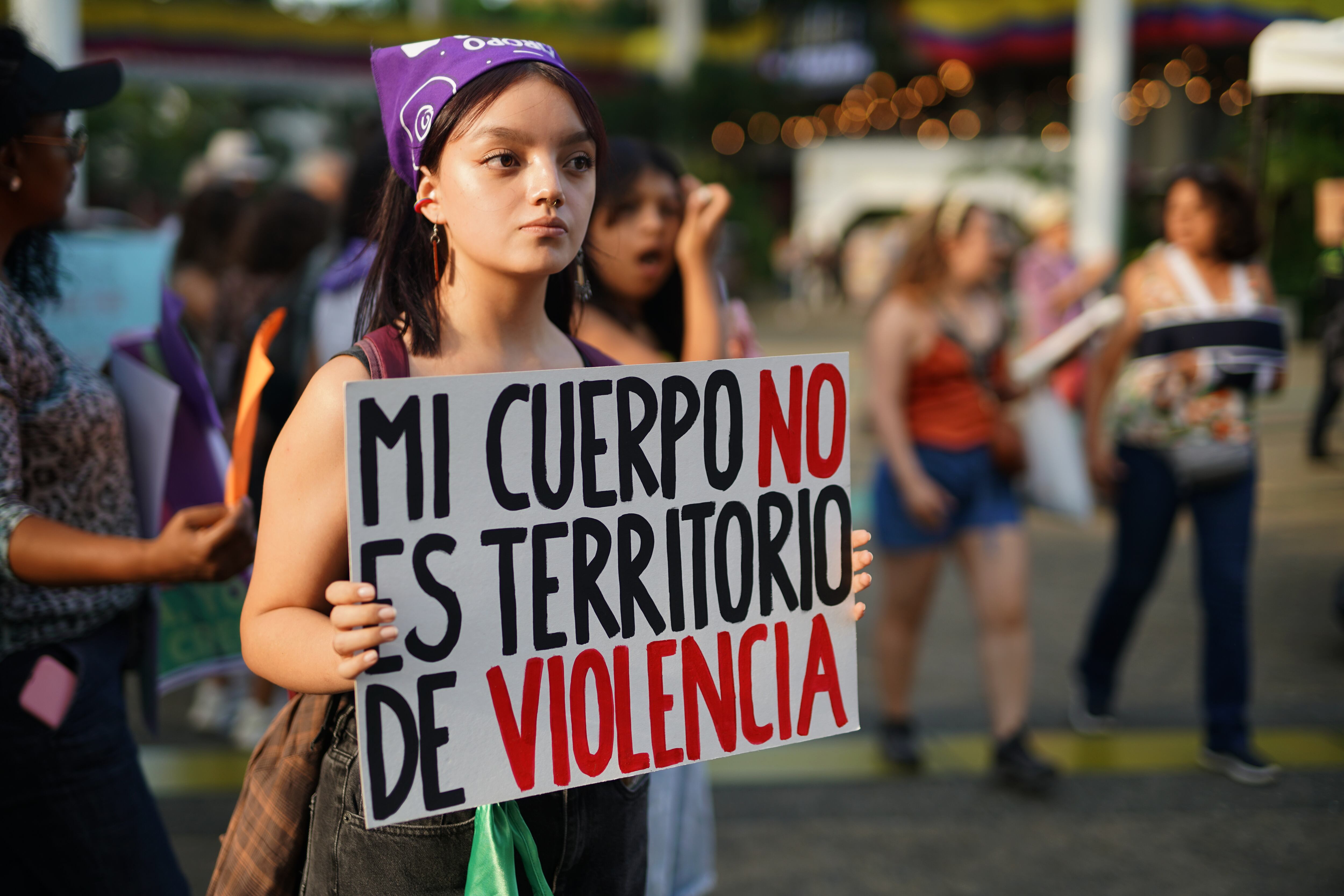 Cada 25 de noviembre se conmemora el Día Internacional de la Eliminación de la Violencia contra la Mujer.  En Cali se realiazó una jornada para visibilizar la magnitud de la violencia contra mujeres y niñas a nivel global, aunque se presentó poca asistencia de gente.