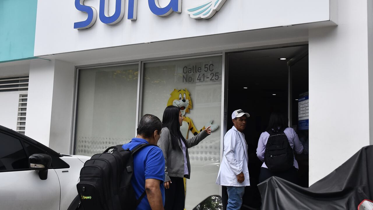 Sigue la crisis en el sistema de salud en Colombia. En la mañana de este martes, 28 de mayo, las directivas de la EPS Sura presentaron una solicitud formal al Gobierno Nacional para retirarse del sistema de salud de Colombia. foto José L Guzmán. EL País