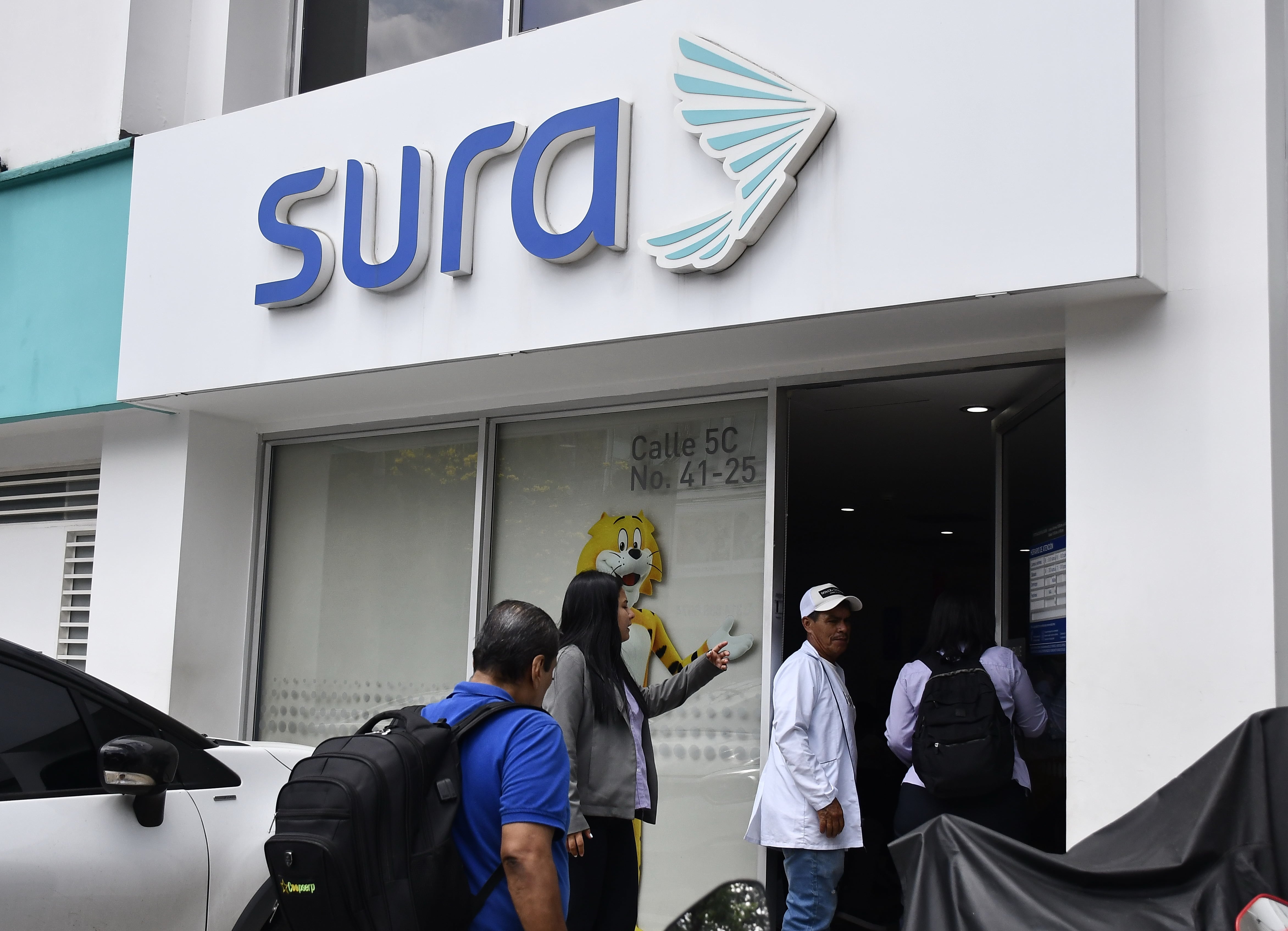 Sigue la crisis en el sistema de salud en Colombia. En la mañana de este martes, 28 de mayo, las directivas de la EPS Sura presentaron una solicitud formal al Gobierno Nacional para retirarse del sistema de salud de Colombia. foto José L Guzmán. EL País