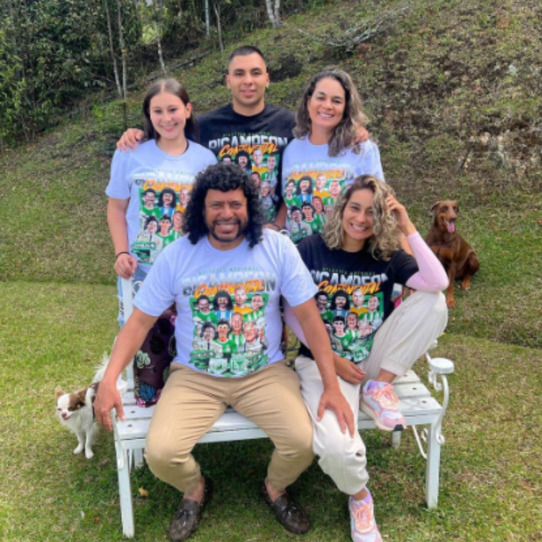 René Higuita y su familia.