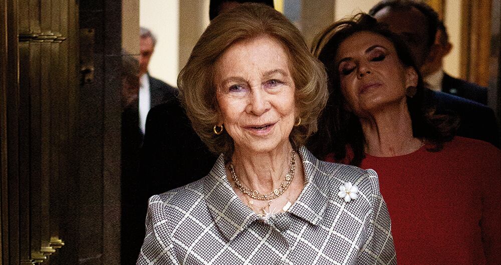  Según Paris Match, con ayuda de la tecnología, Juan Carlos habla a diario con su esposa Sofía.