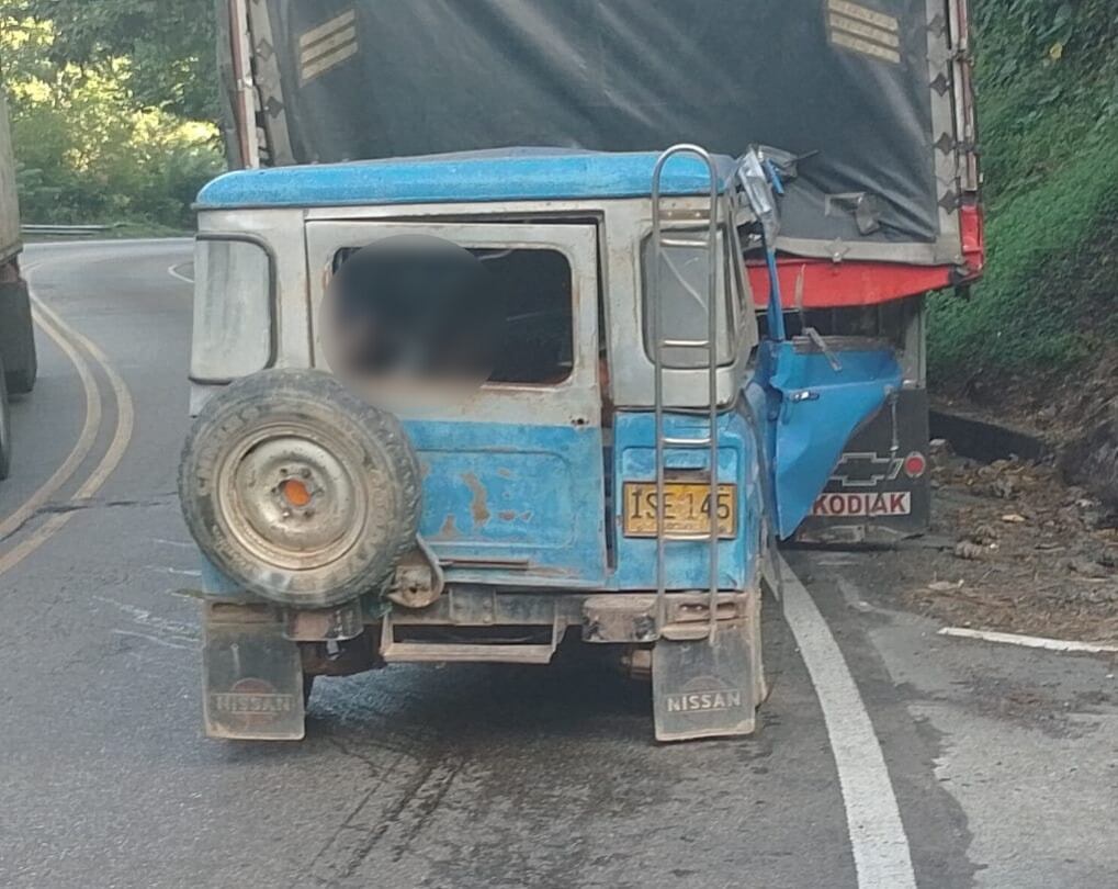 Las víctimas se movilizaban en este vehículo campero.