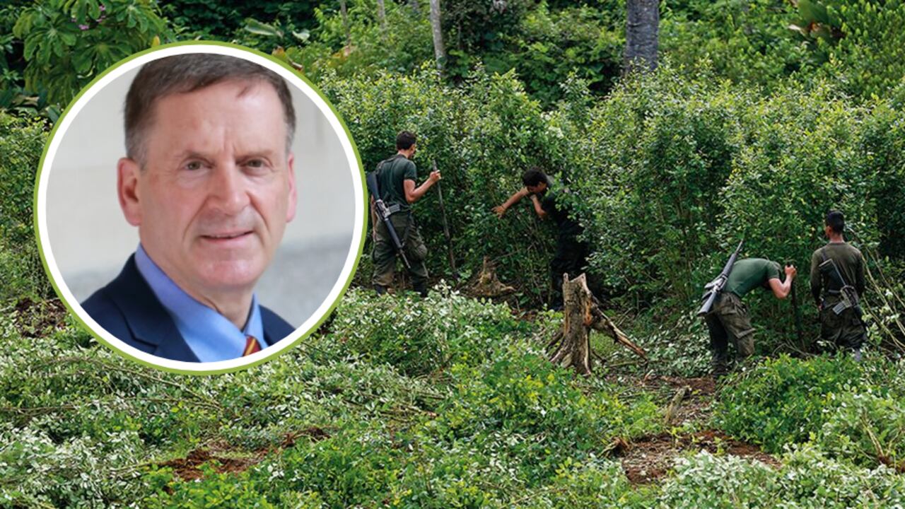 "En respuesta a la oposición tanto dentro de Colombia como de socios como Estados Unidos, el presidente Petro finalmente abandonó sus planes en favor de un enfoque basado en desbaratar a los operadores de drogas a gran escala, entre otras cosas, tratando de interceptar la cocaína en tránsito, al tiempo que apoya económicamente a los pequeños agricultores familiares de coca", dijo Green.