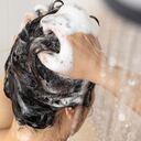 El pelo se debe lavar con frecuencia. De esta manera no se maltrata con la suciedad del día.