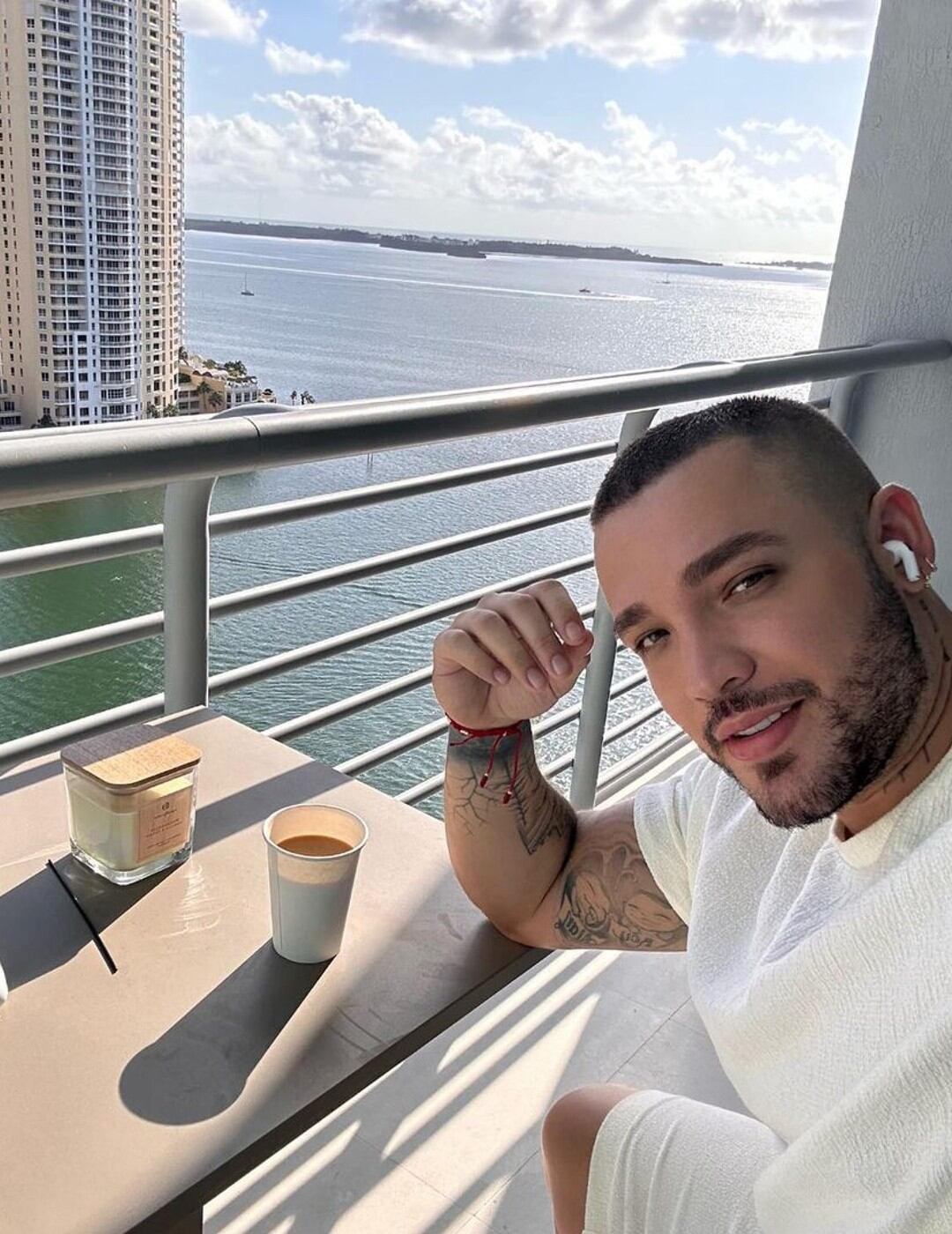 Uribe presumió la vista de su apartamento en Miami.