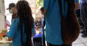 Mochila con cabellera humana