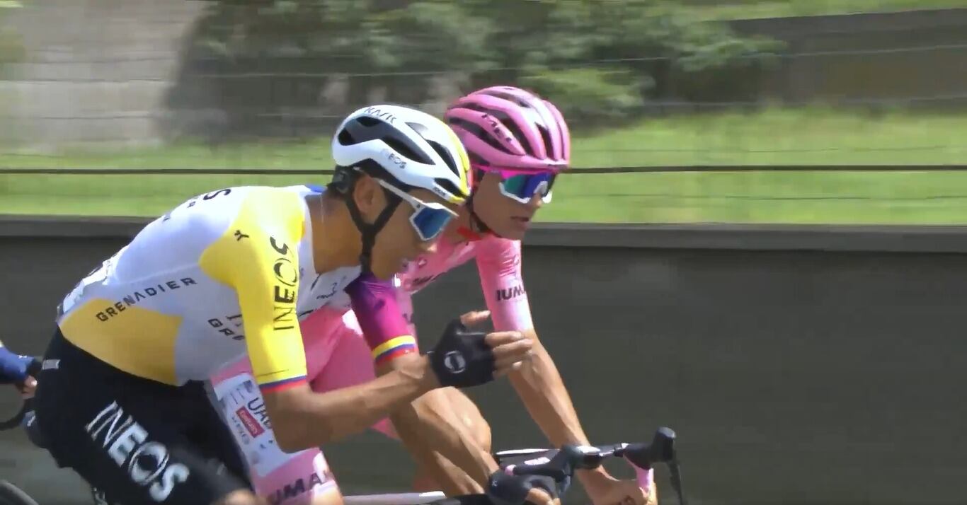 Isaac del Toro y Egan Bernal en la etapa 20 del Giro de Italia 2025.