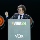 El presidente de Argentina, Javier Milei, pronuncia un discurso en el escenario durante la manifestación 'Europa Viva 24' del partido de extrema derecha español Vox en Madrid.