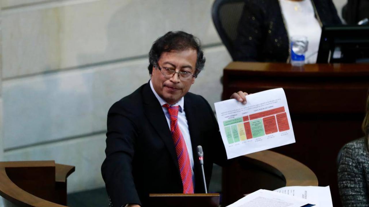 Petro esta vez no interpeló cara a cara al fiscal Néstor Humberto Martínez pero volvió a señalarlo de encubrir un entramado de corrupción.