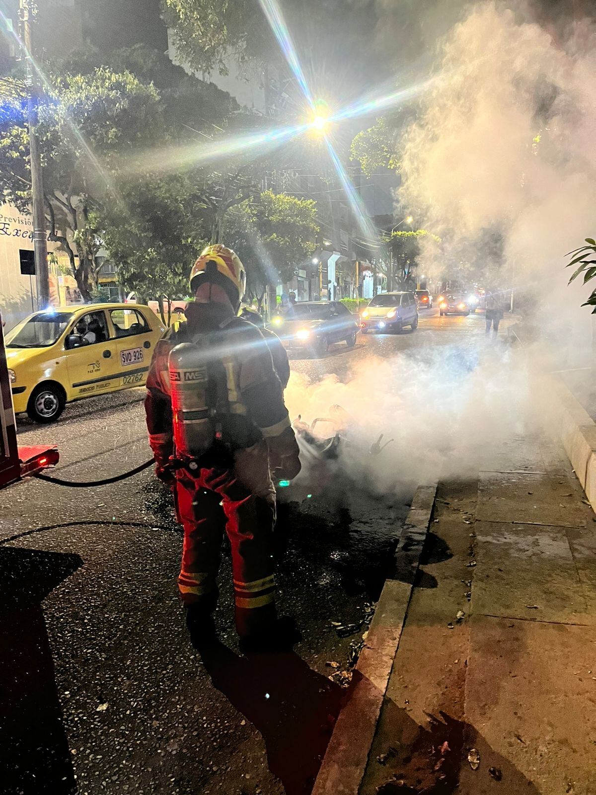 El hecho, por fortuna, no dejó personas heridas.