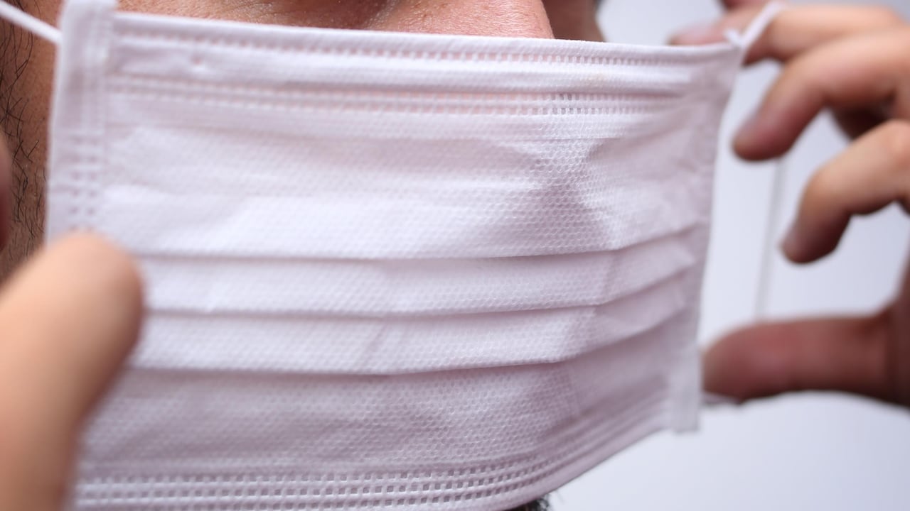 Los tapabocas, clave para que las personas salgan a las calles.