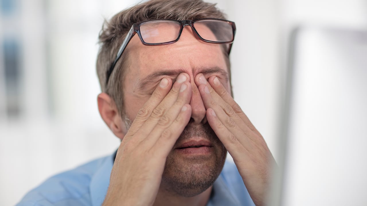 ¿Cómo quitar la hinchazón de los ojos en cinco minutos?